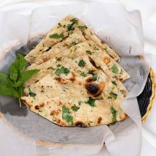 CHEESE GARLIC NAAN